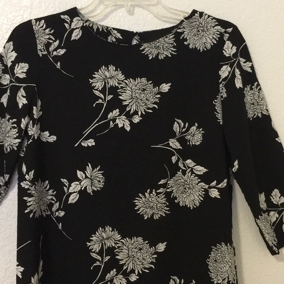 Flower dress size small - Picture 2 of 4